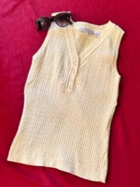 Pria Cable Knit V-neck Sleeveless Top - Size S